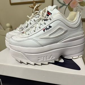 Used great condition Fila disruptor II wedge